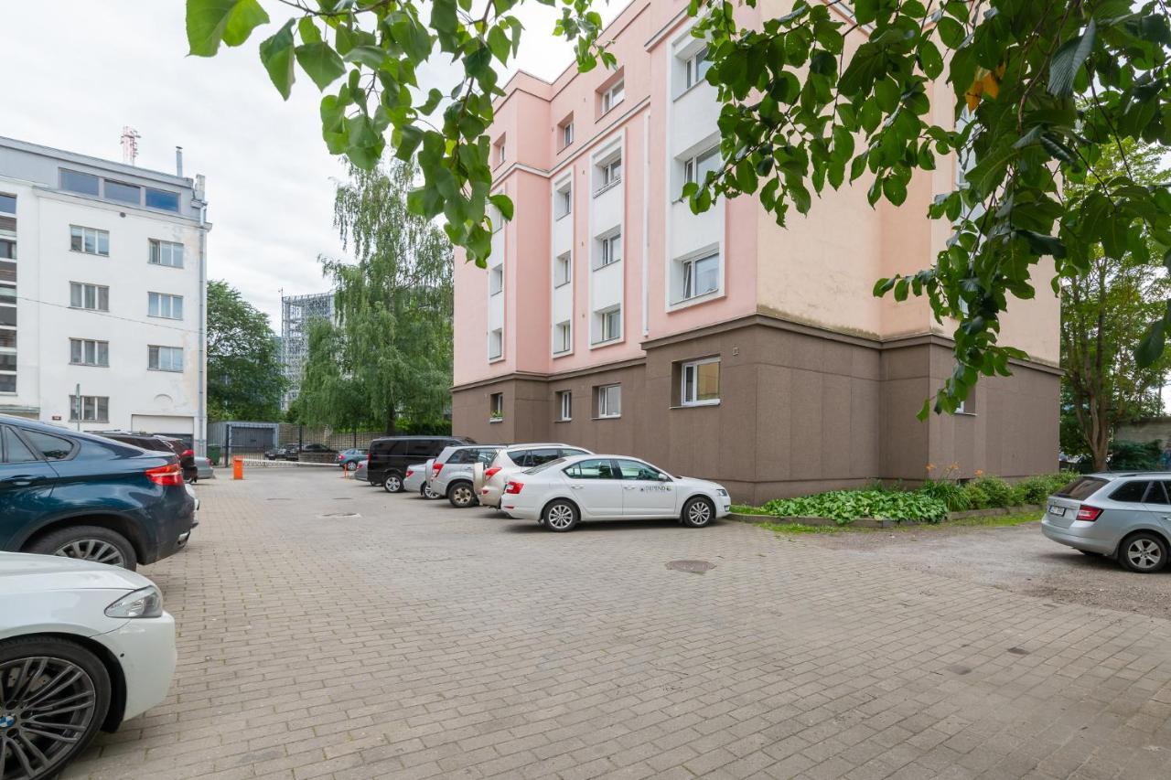 Cozy Stylish Studio Apartment With Free Parking By Centralapartments Tallinn Eksteriør billede