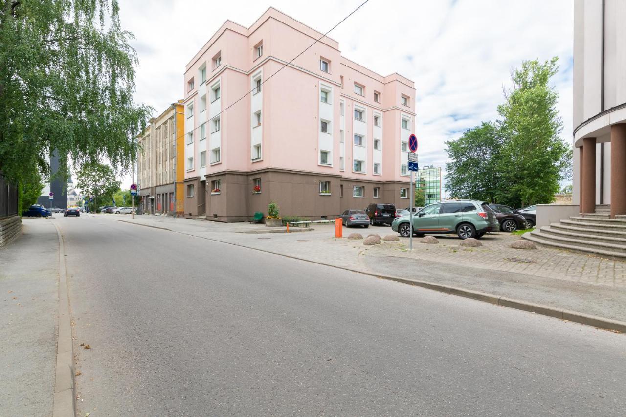 Cozy Stylish Studio Apartment With Free Parking By Centralapartments Tallinn Eksteriør billede