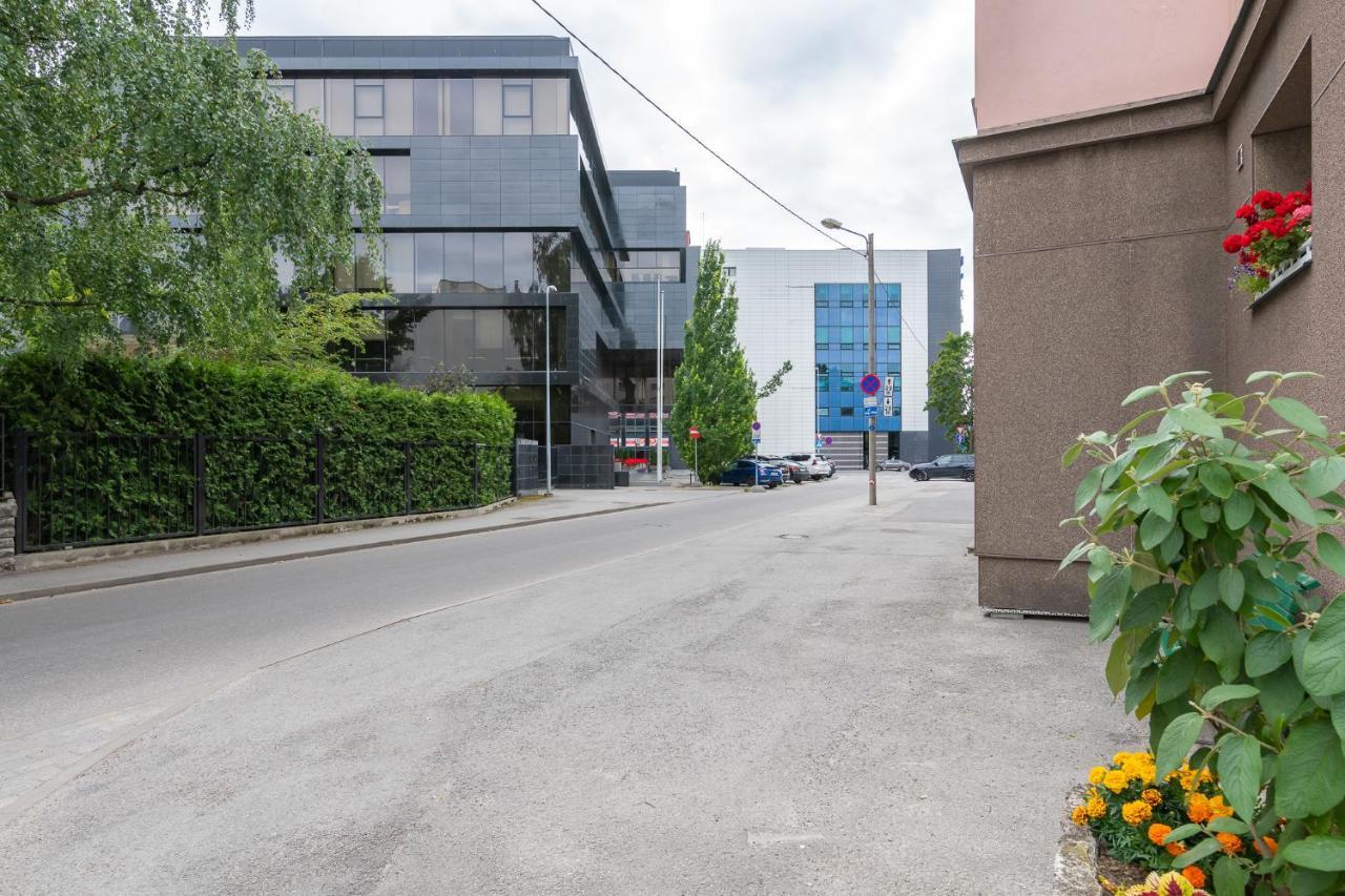 Cozy Stylish Studio Apartment With Free Parking By Centralapartments Tallinn Eksteriør billede